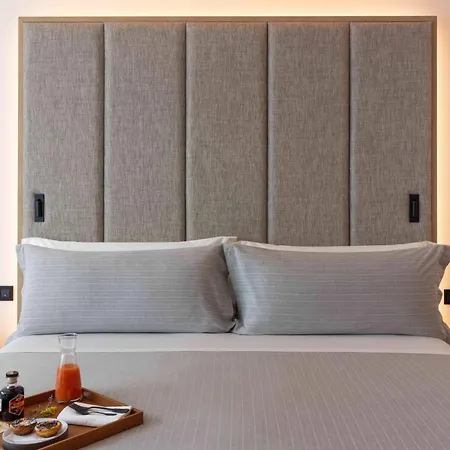 Hotel Me By Melia 5*