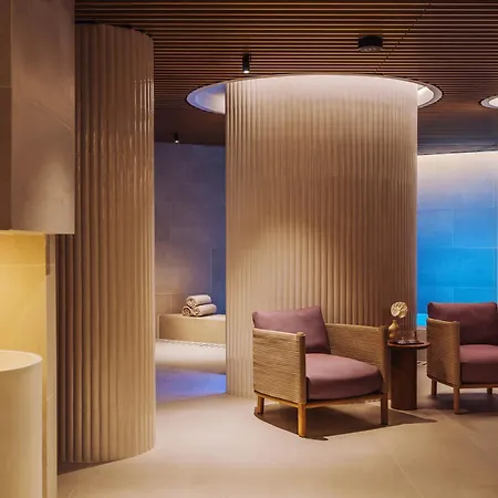 Hotel Me By Melia 5*